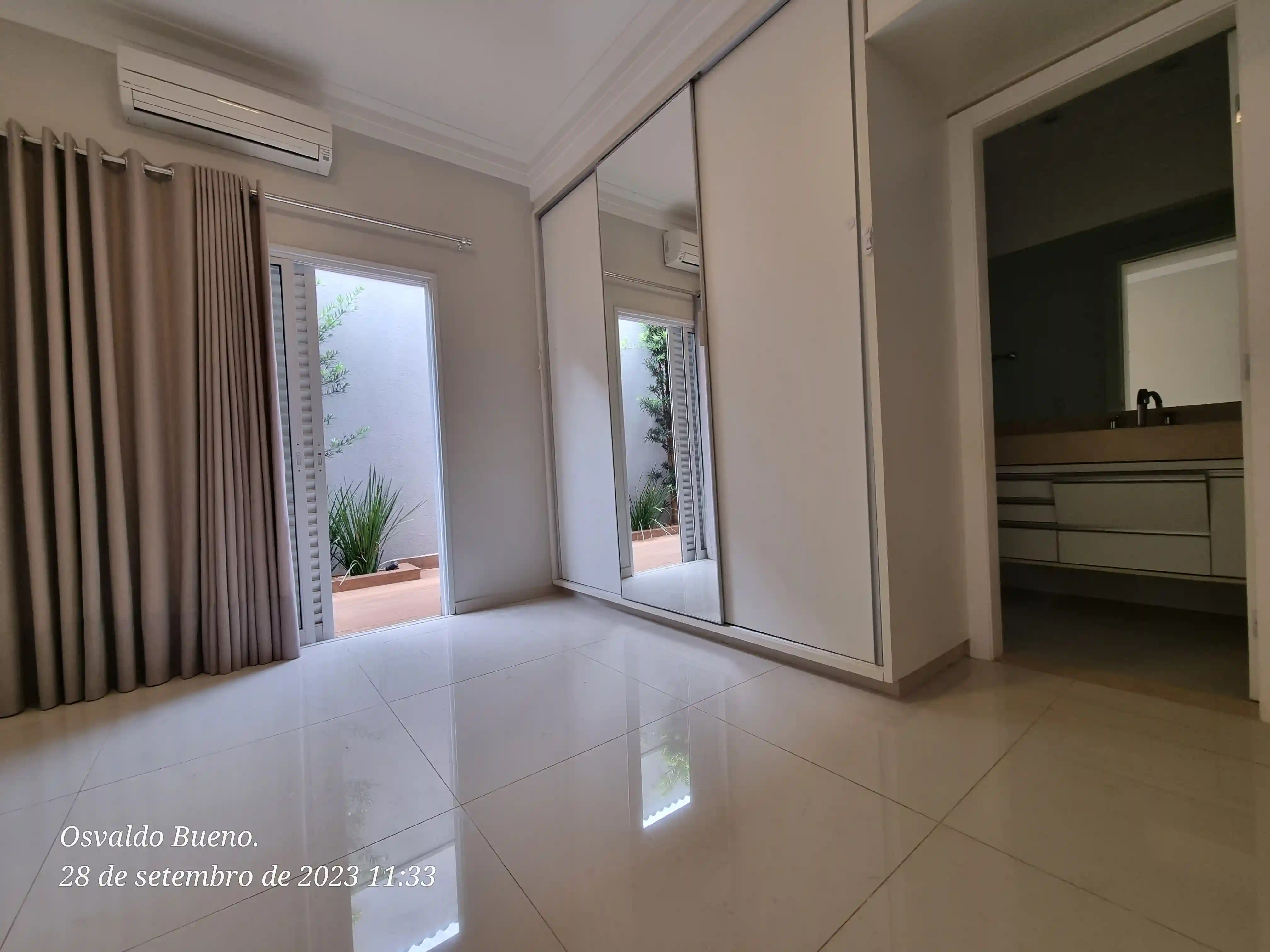 Casa de Condomínio com 3 quartos à venda, 220m² — foto 17 de 23