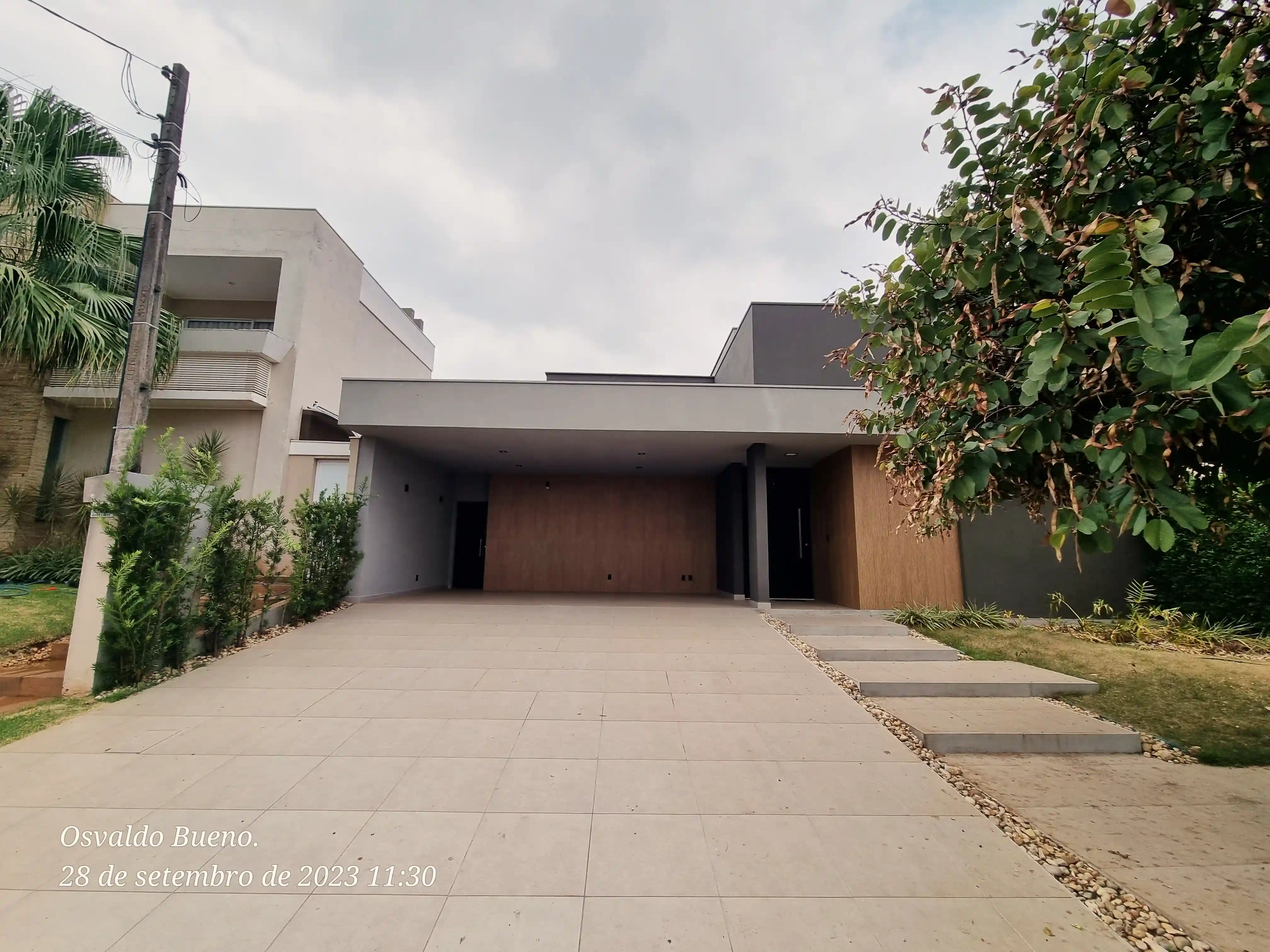 Casa de Condomínio com 3 quartos à venda, 220m² — foto 1 de 23