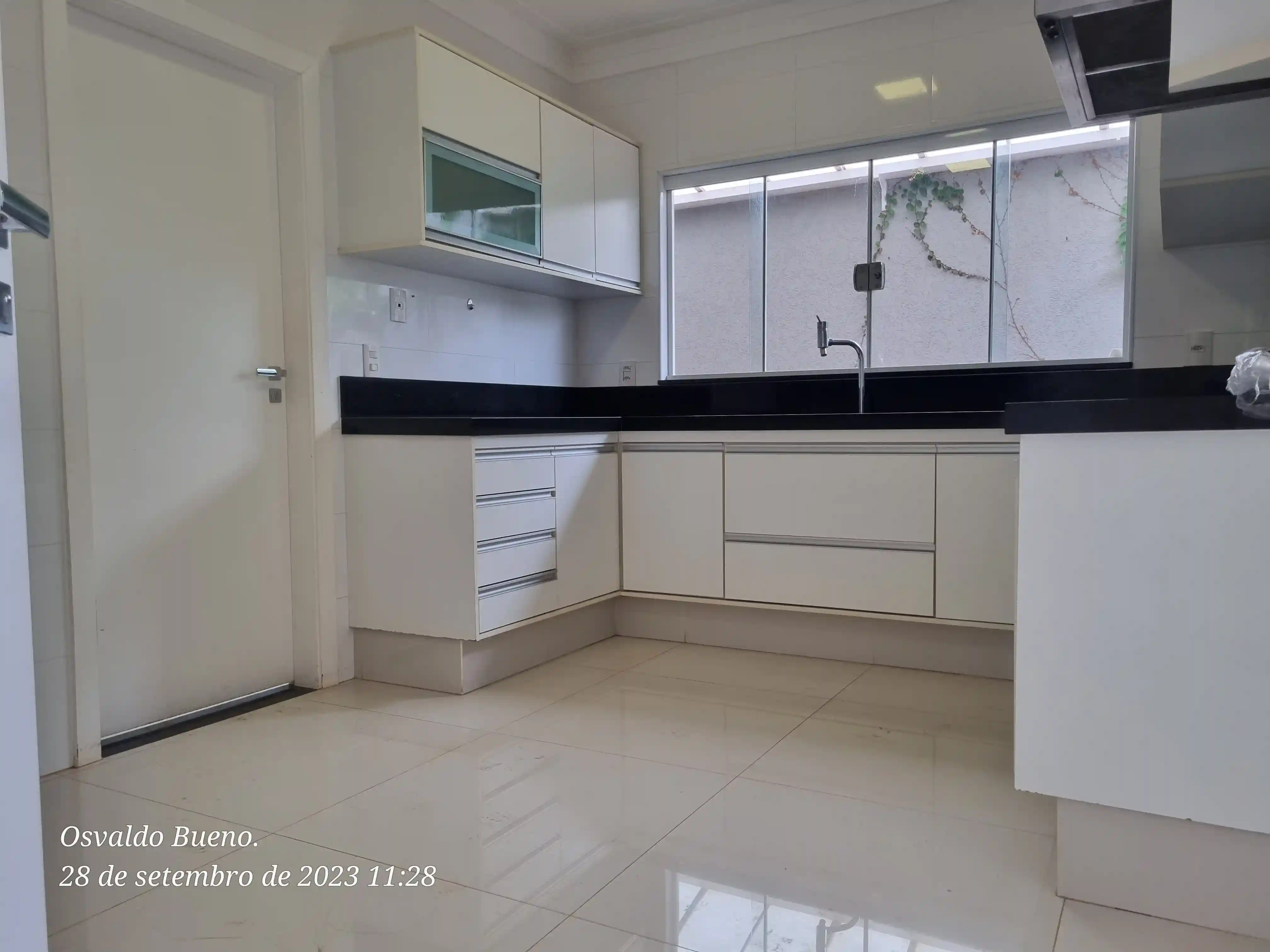 Casa de Condomínio com 3 quartos à venda, 220m² — foto 8 de 23