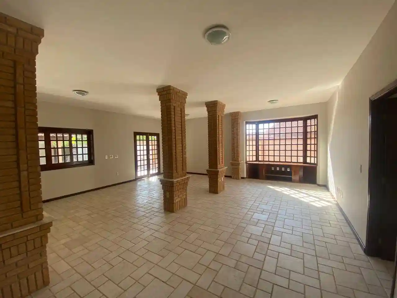 Casa Comercial com 3 quartos para aluguel, 250m² — foto 11 de 26