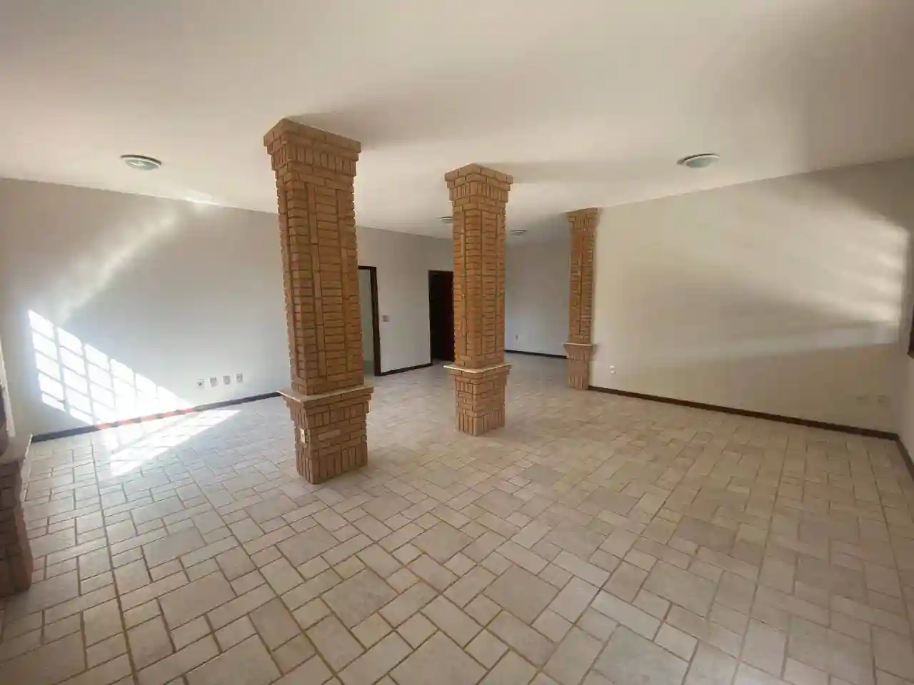Casa Comercial com 3 quartos para aluguel, 250m² — foto 12 de 26
