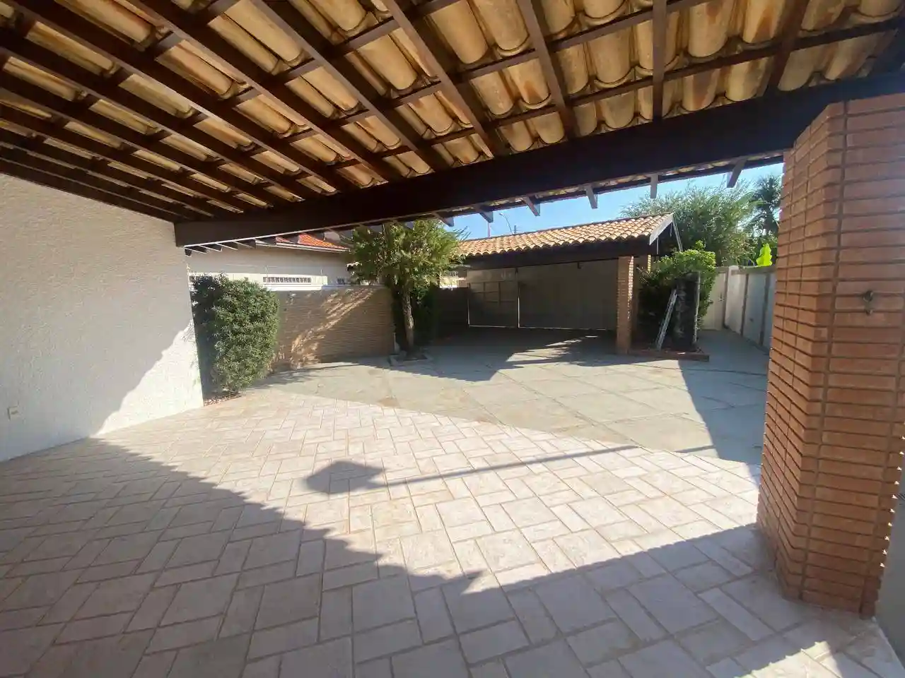Casa Comercial com 3 quartos para aluguel, 250m² — foto 2 de 26