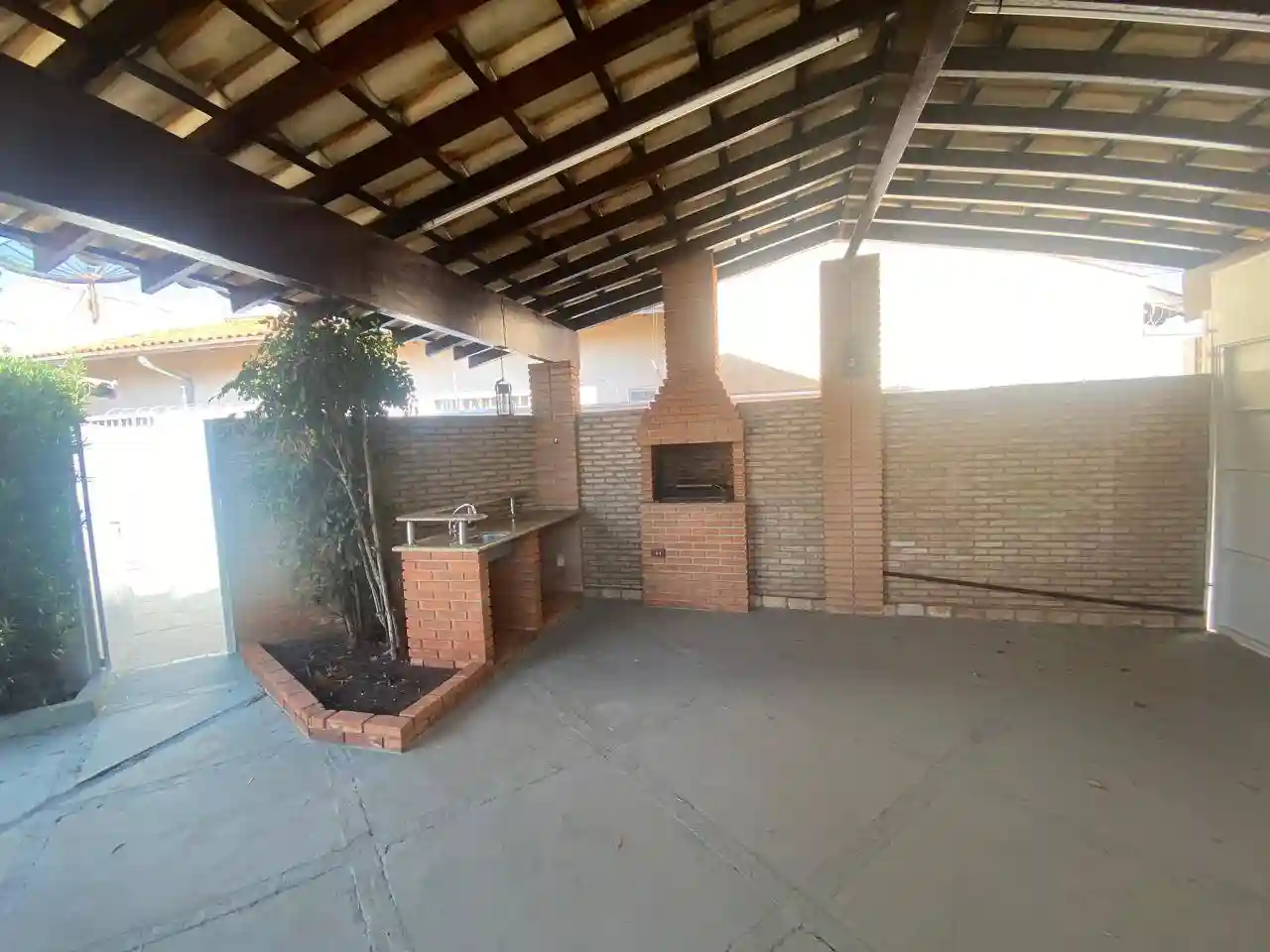 Casa Comercial com 3 quartos para aluguel, 250m² — foto 3 de 26