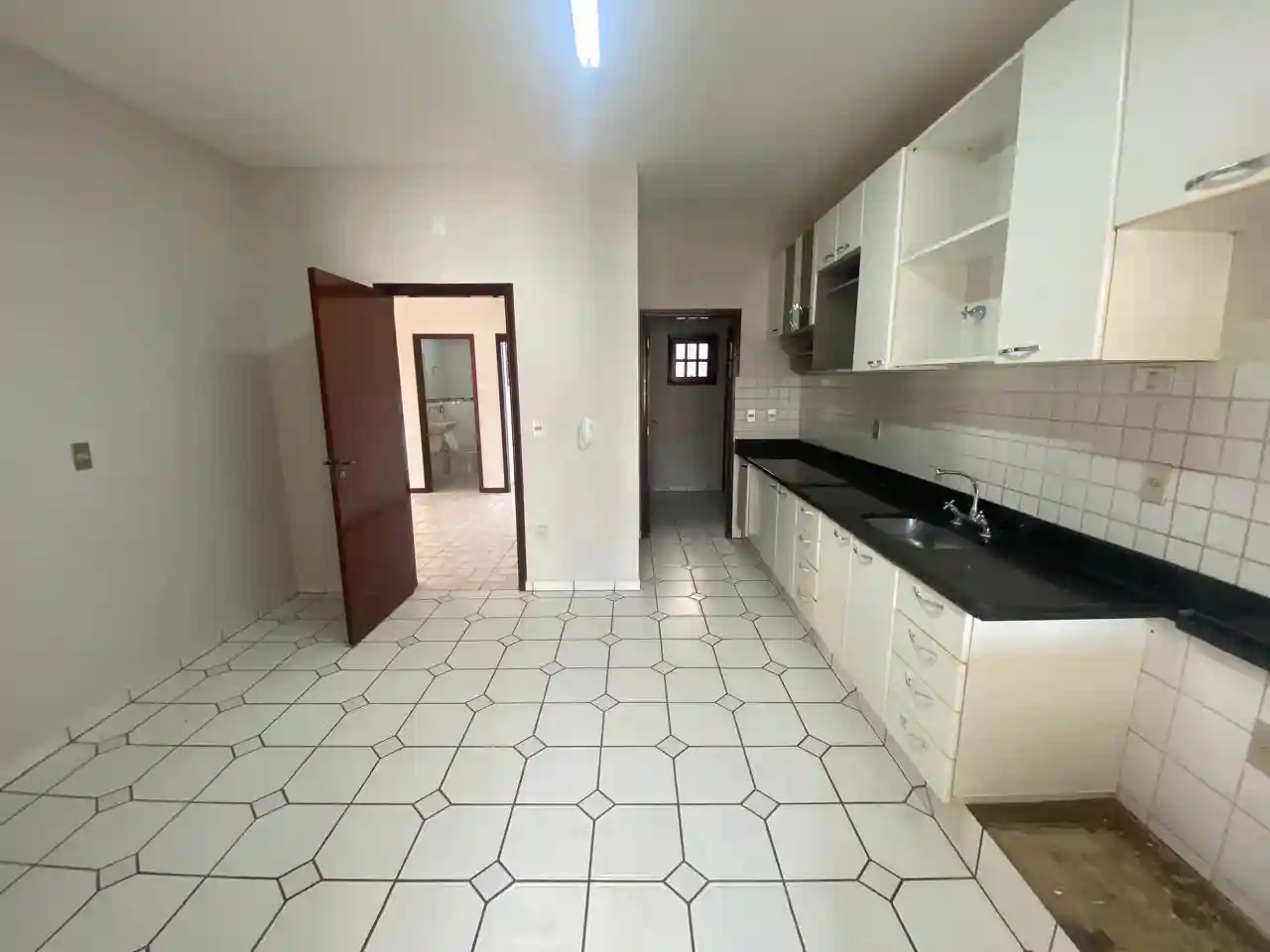 Casa Comercial com 3 quartos para aluguel, 250m² — foto 7 de 26
