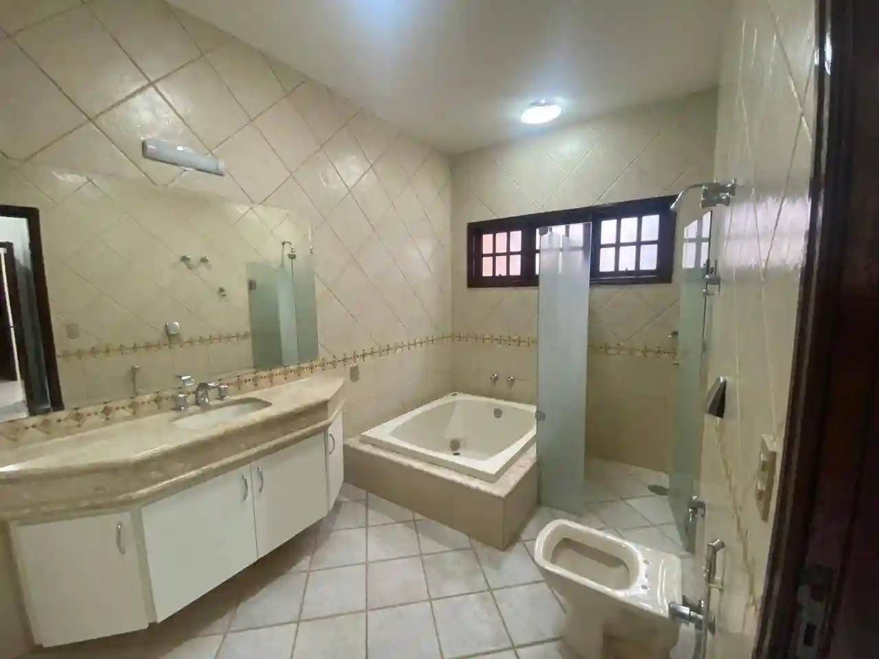 Casa Comercial com 3 quartos para aluguel, 250m² — foto 22 de 26