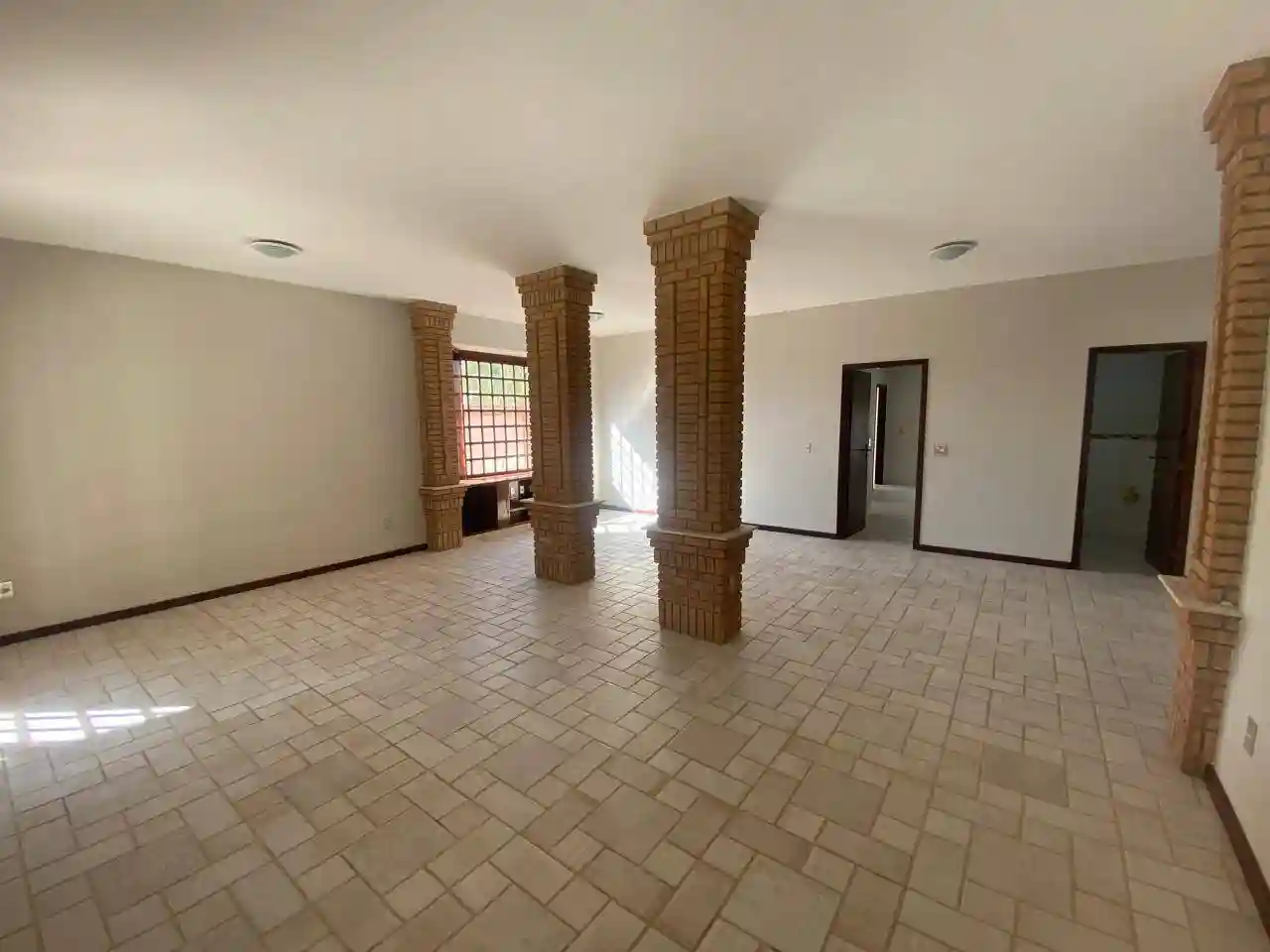 Casa Comercial com 3 quartos para aluguel, 250m² — foto 10 de 26