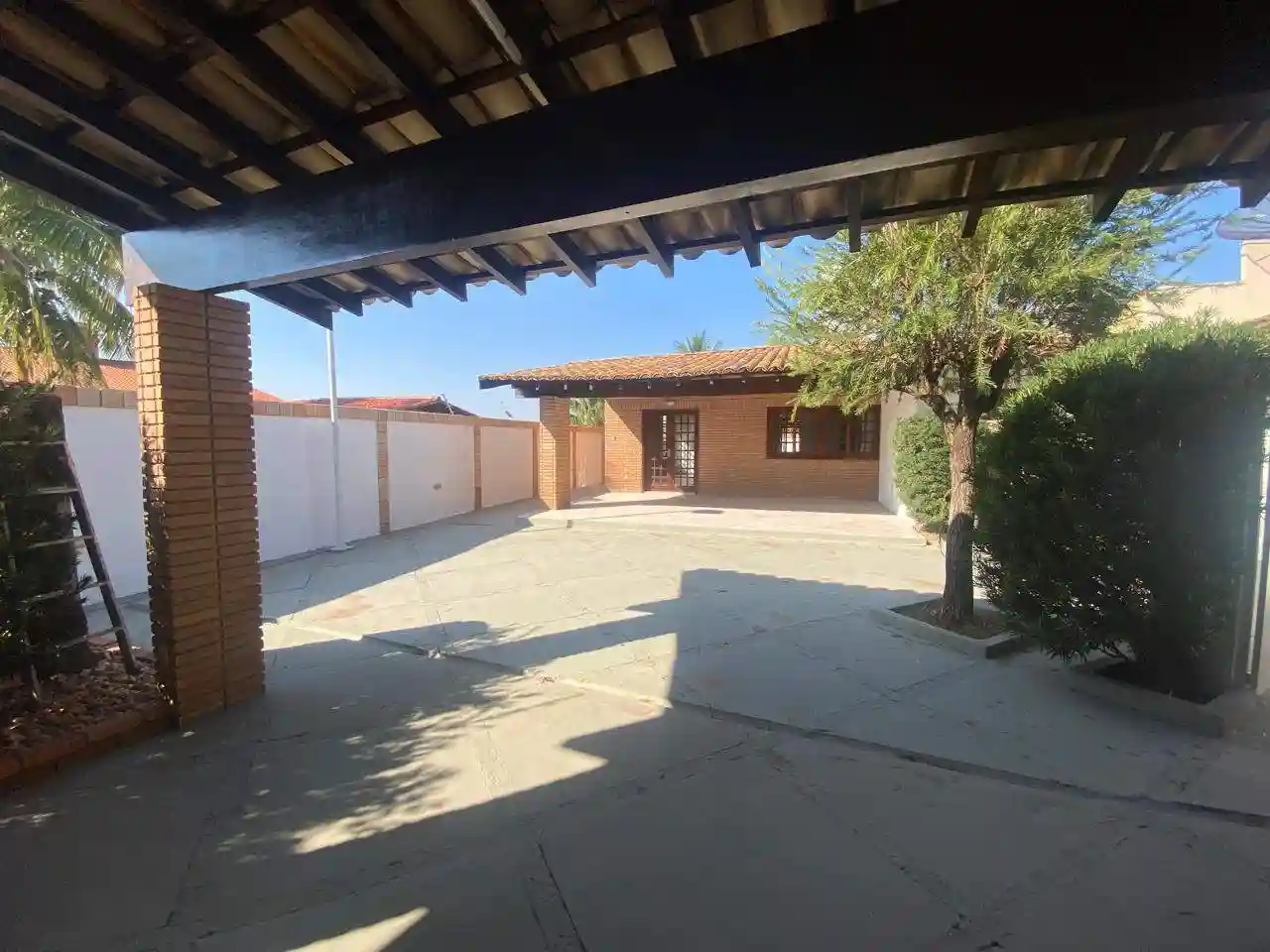 Casa Comercial com 3 quartos para aluguel, 250m² — foto 1 de 26
