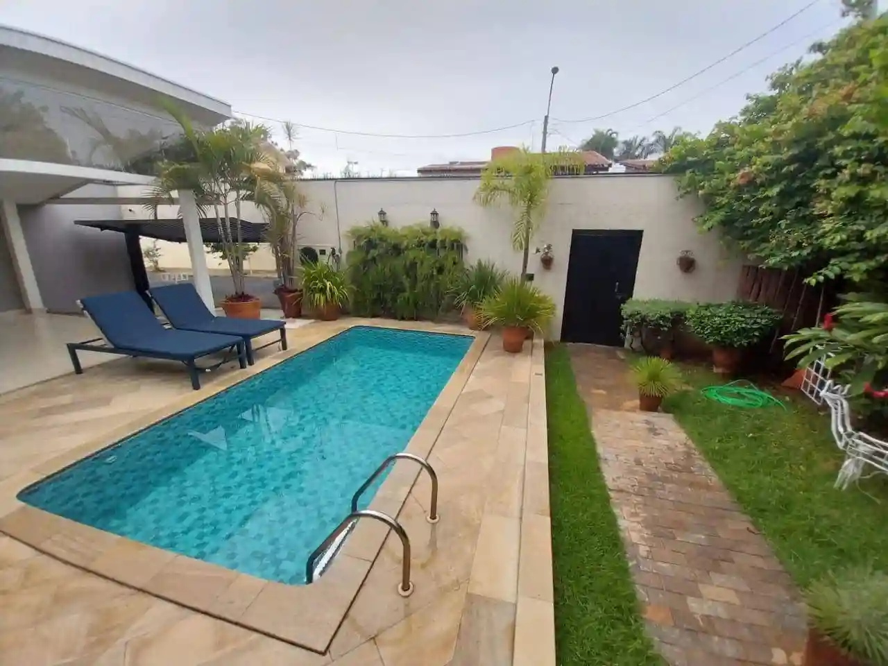 Casa com 3 quartos à venda, 250m² — foto 2 de 30