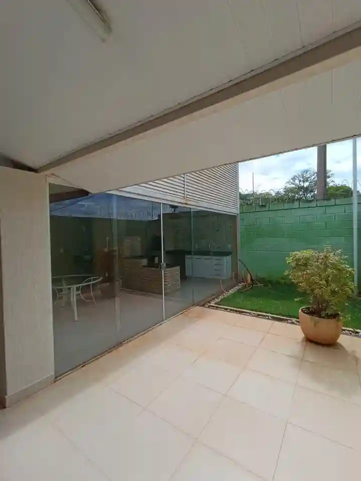 Casa de Condomínio com 3 quartos para aluguel, 182m² — foto 3 de 20