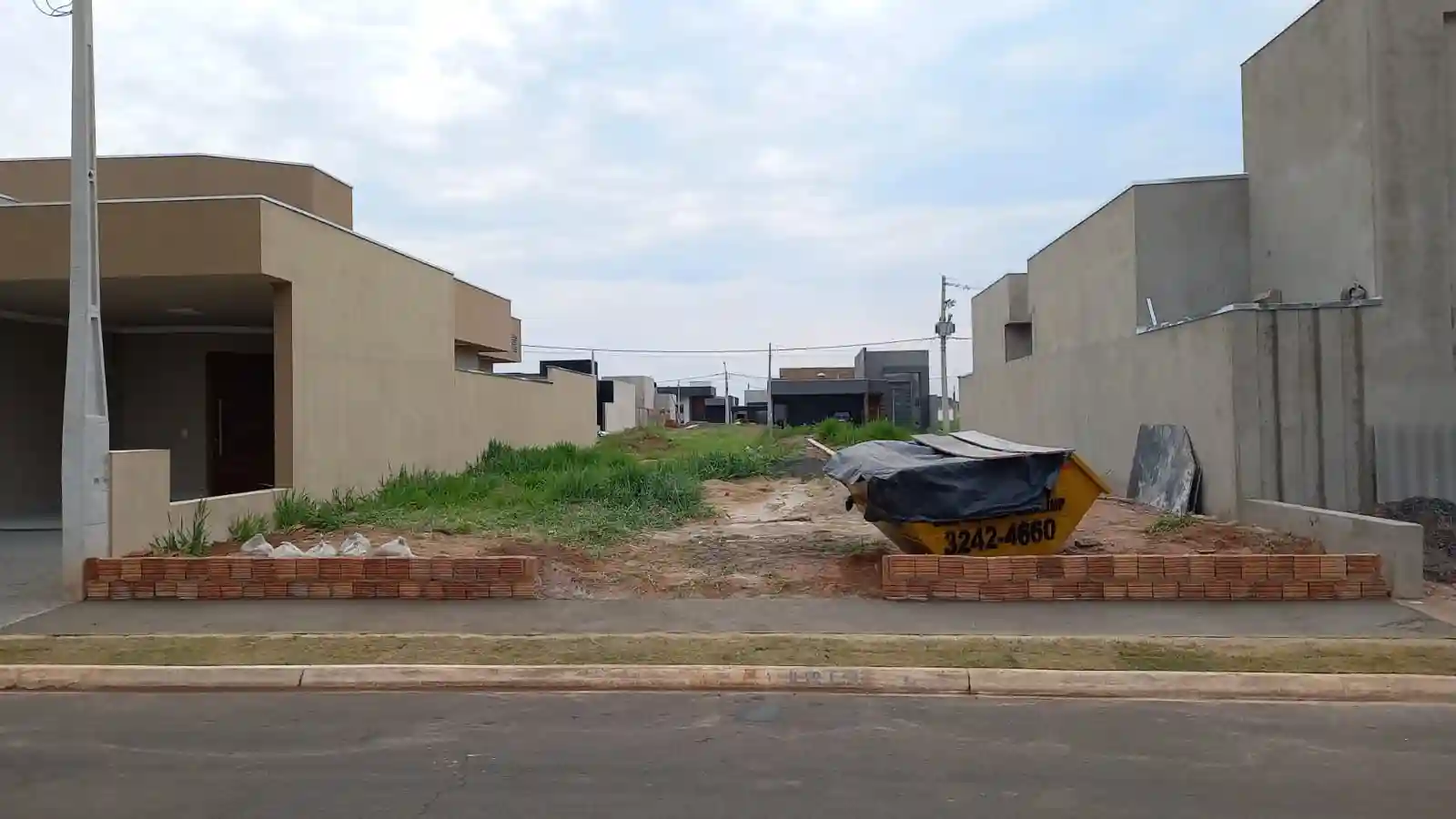 Terreno / Lote / Condomínio à venda — foto 1 de 2