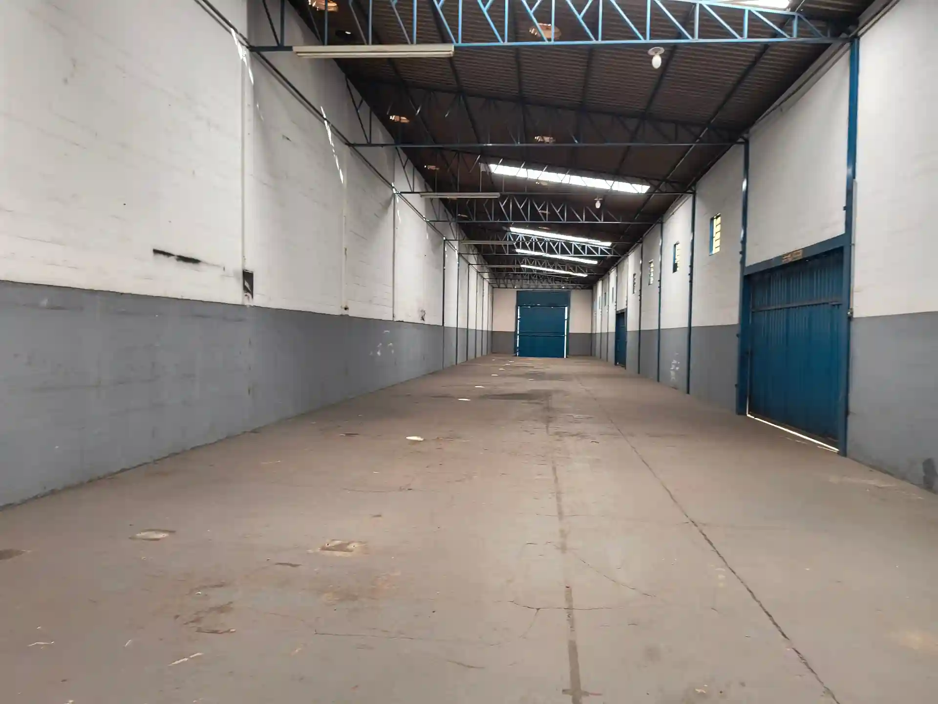 Galpão / Depósito / Armazém  à venda, 950m² — foto 12 de 13
