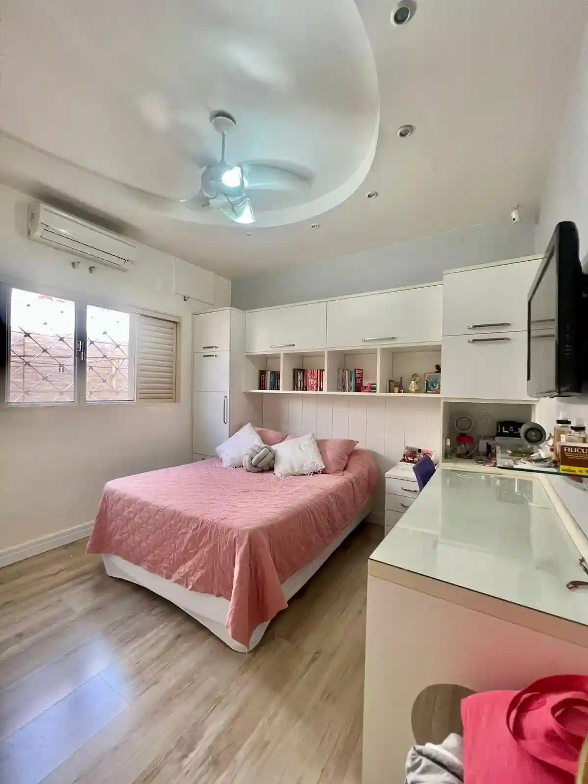 Casa com 3 quartos à venda, 190m² — foto 2 de 18