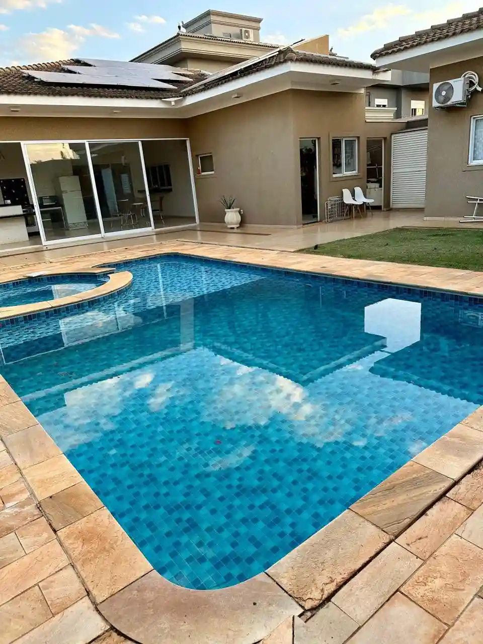 Casa de Condomínio com 3 quartos à venda, 352m² — foto 1 de 33