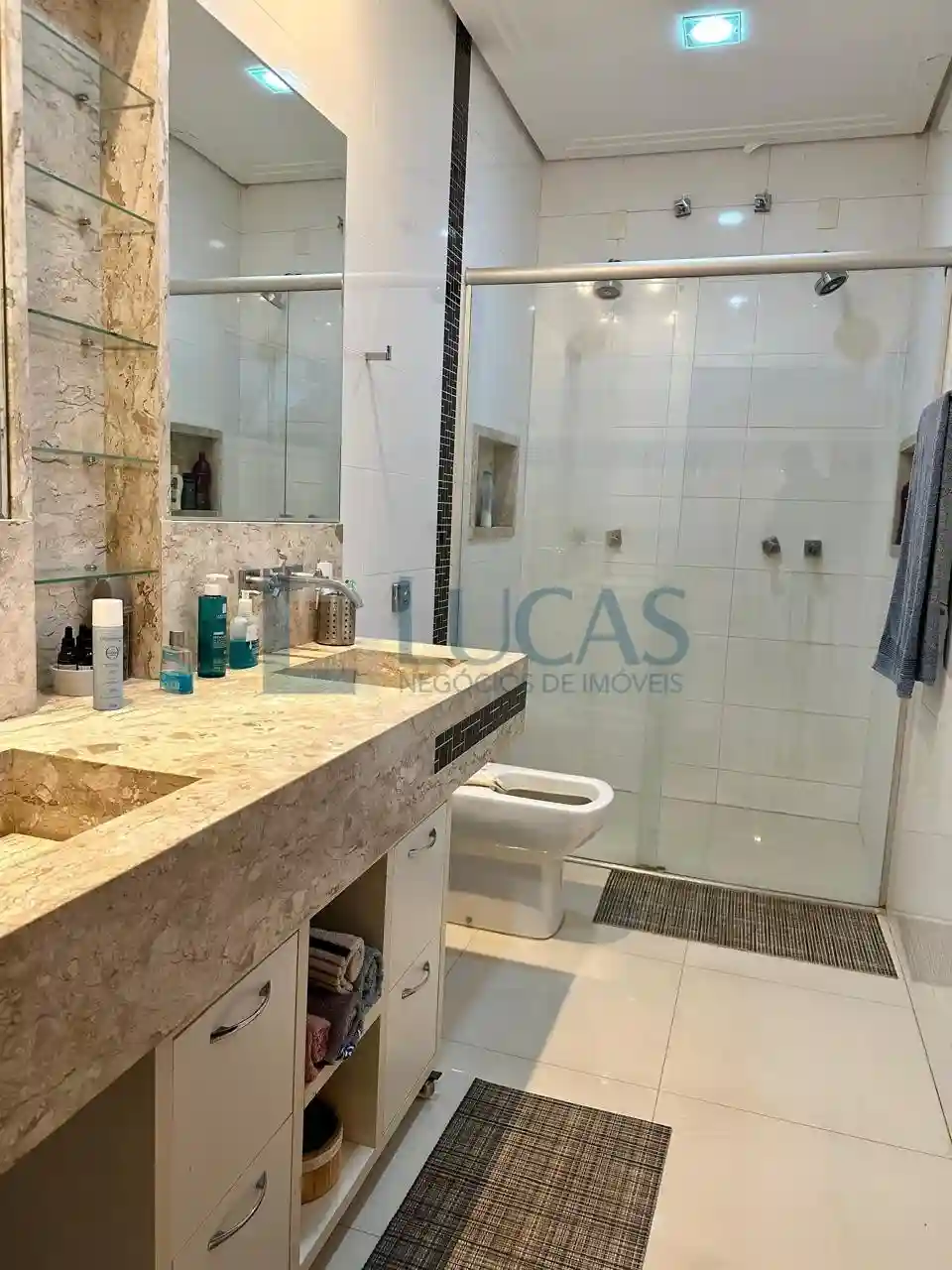 Casa de Condomínio com 3 quartos à venda, 352m² — foto 18 de 33