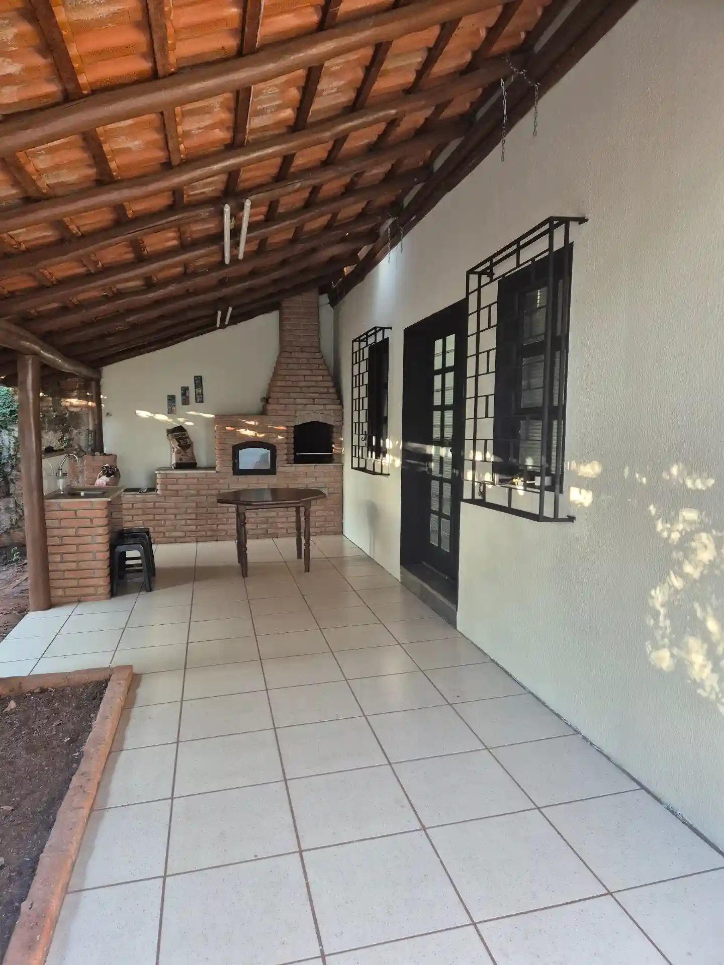 Casa com 3 quartos à venda, 224m² — foto 2 de 5