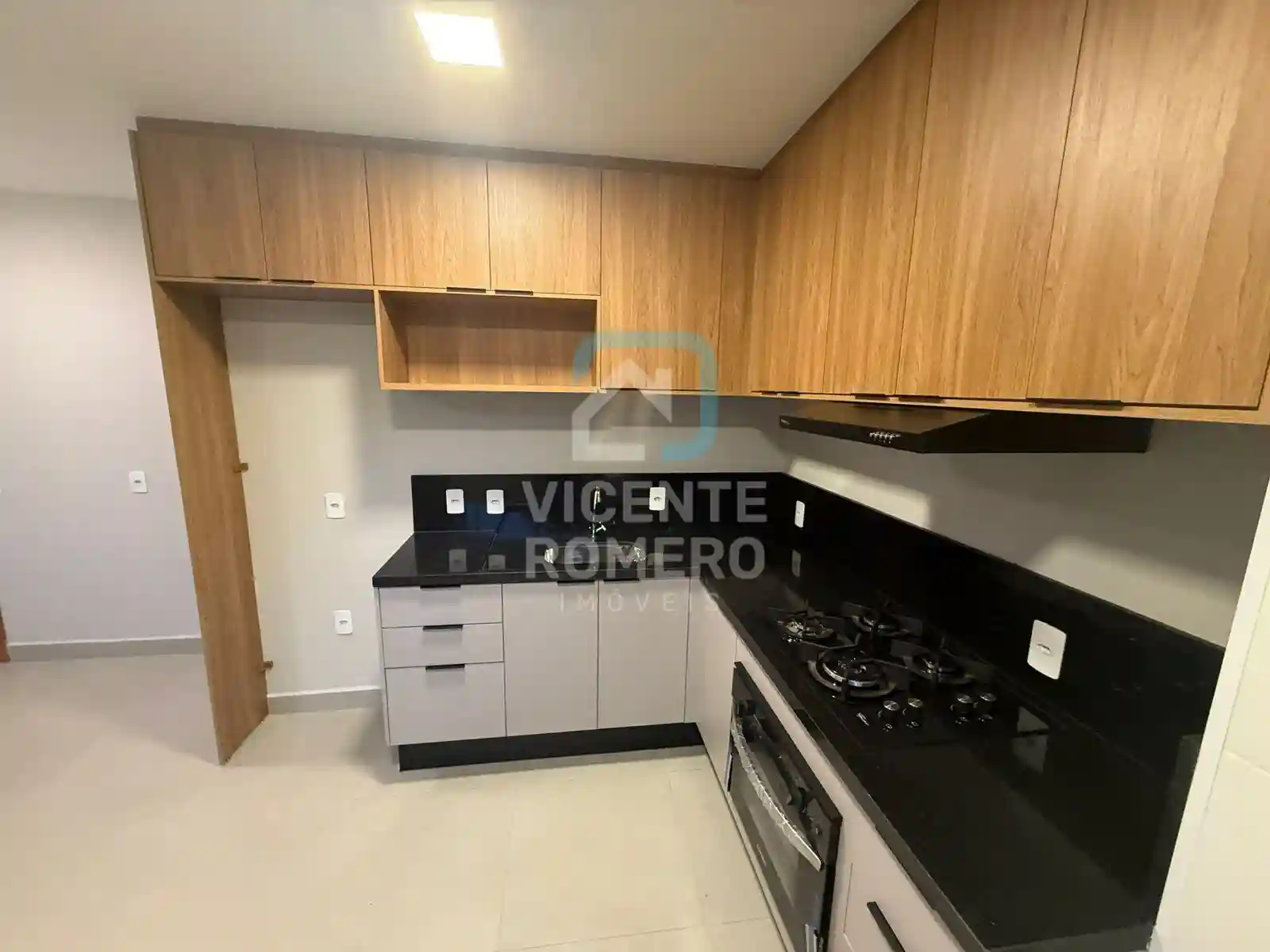 Apartamento com 2 quartos para aluguel, 70m² — foto 1 de 6