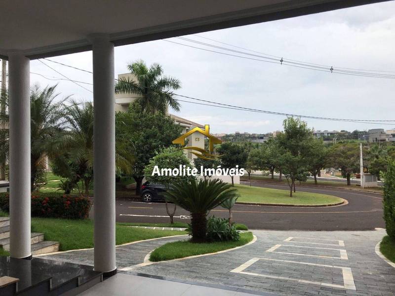 Casa de Condomínio com 3 quartos à venda, 260m² — foto 2 de 19