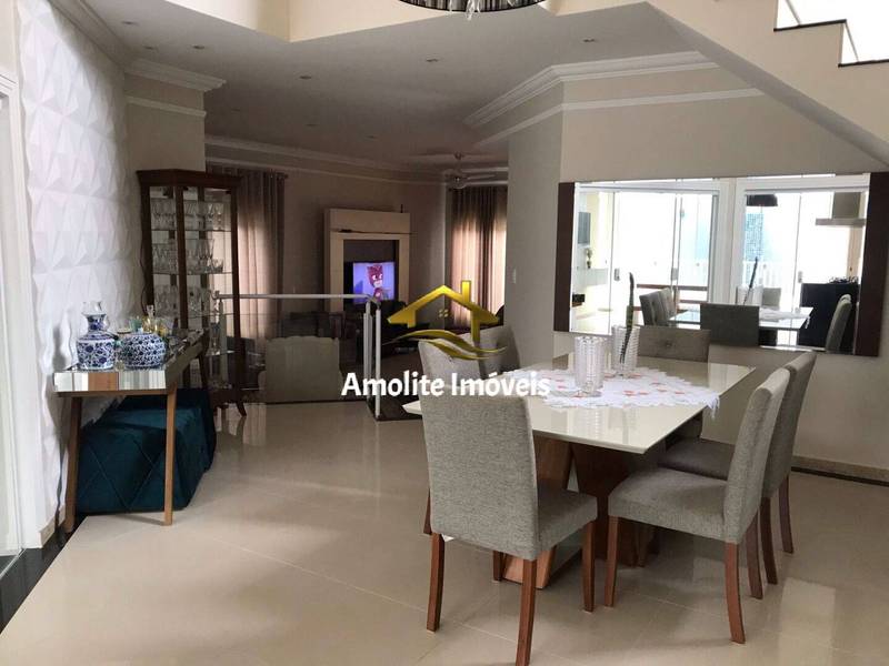 Casa de Condomínio com 3 quartos à venda, 260m² — foto 4 de 19