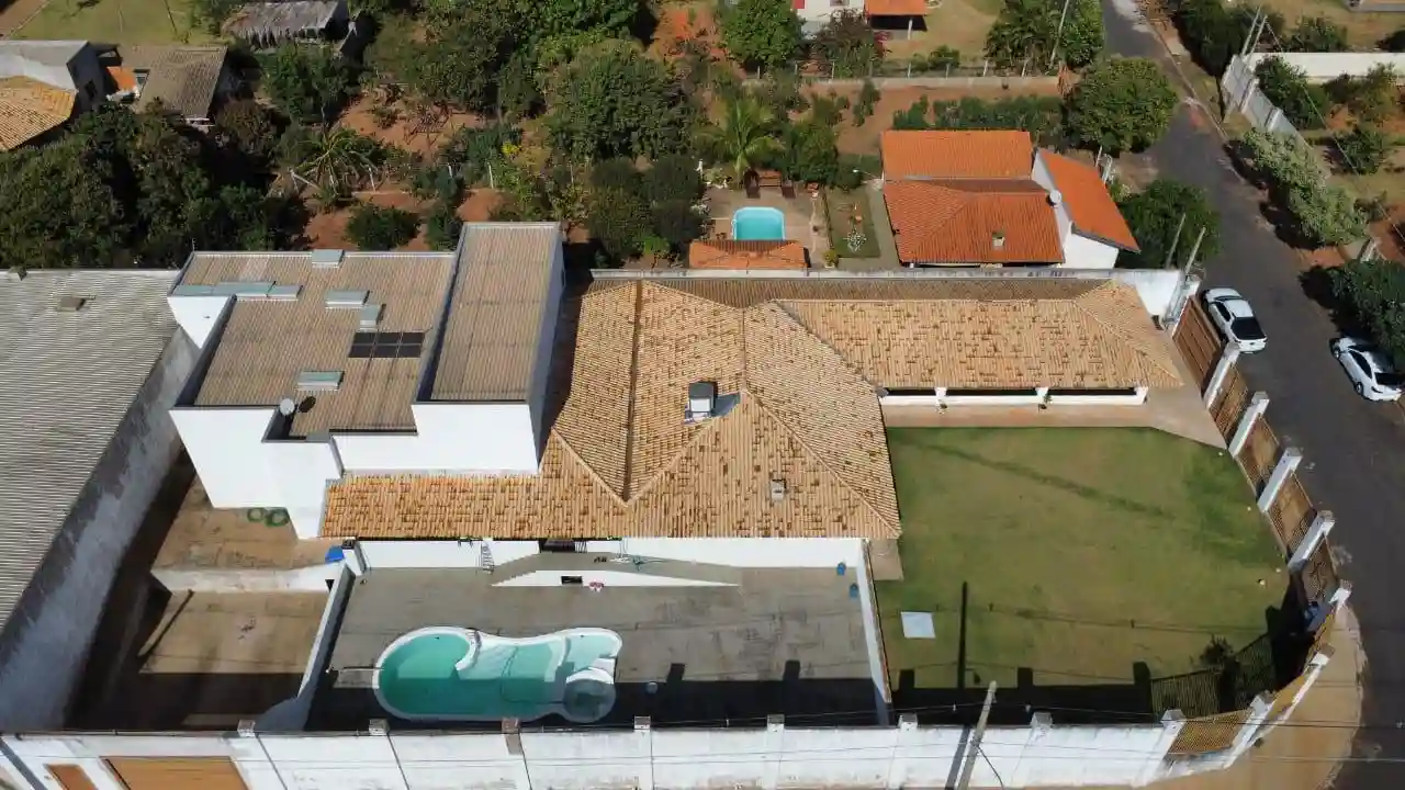 Fazenda / Sítio / Chácara  à venda, 1300m² — foto 1 de 49