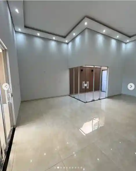 Casa de Condomínio com 3 quartos à venda, 253m² — foto 2 de 10