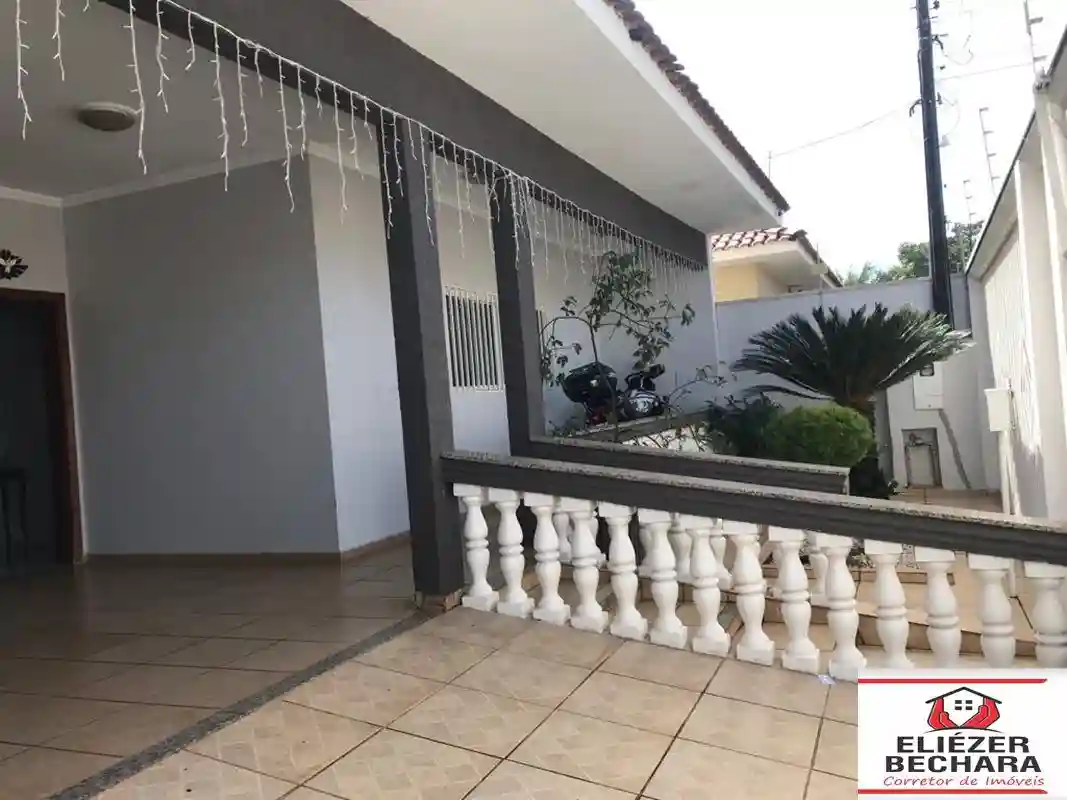 Casa com 3 quartos à venda, 200m² — foto 2 de 20