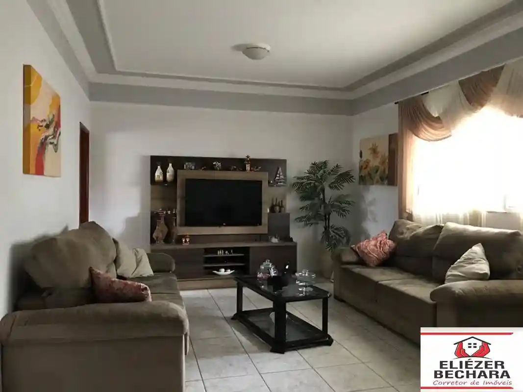 Casa com 3 quartos à venda, 200m² — foto 1 de 20