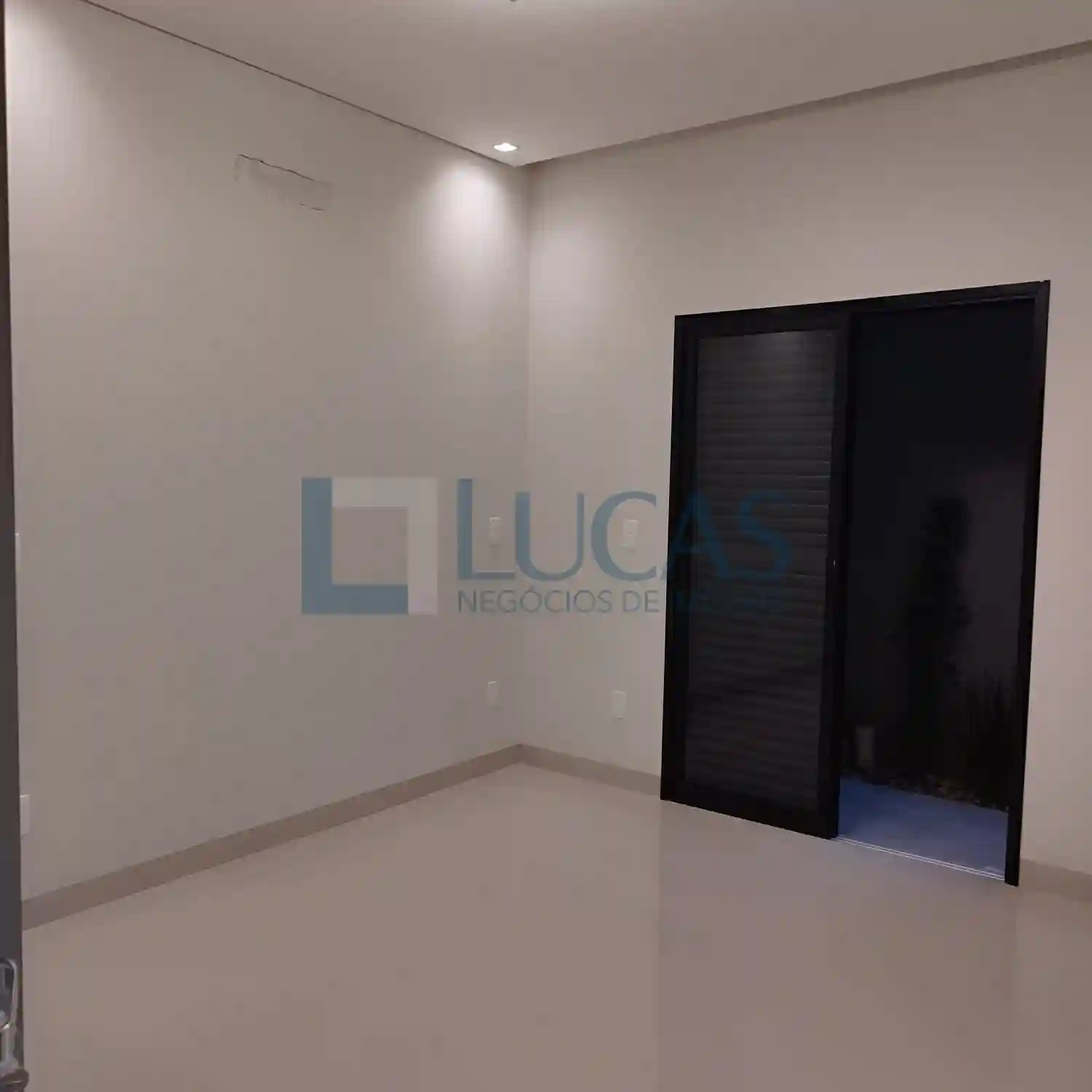 Casa de Condomínio com 3 quartos à venda, 212m² — foto 16 de 17