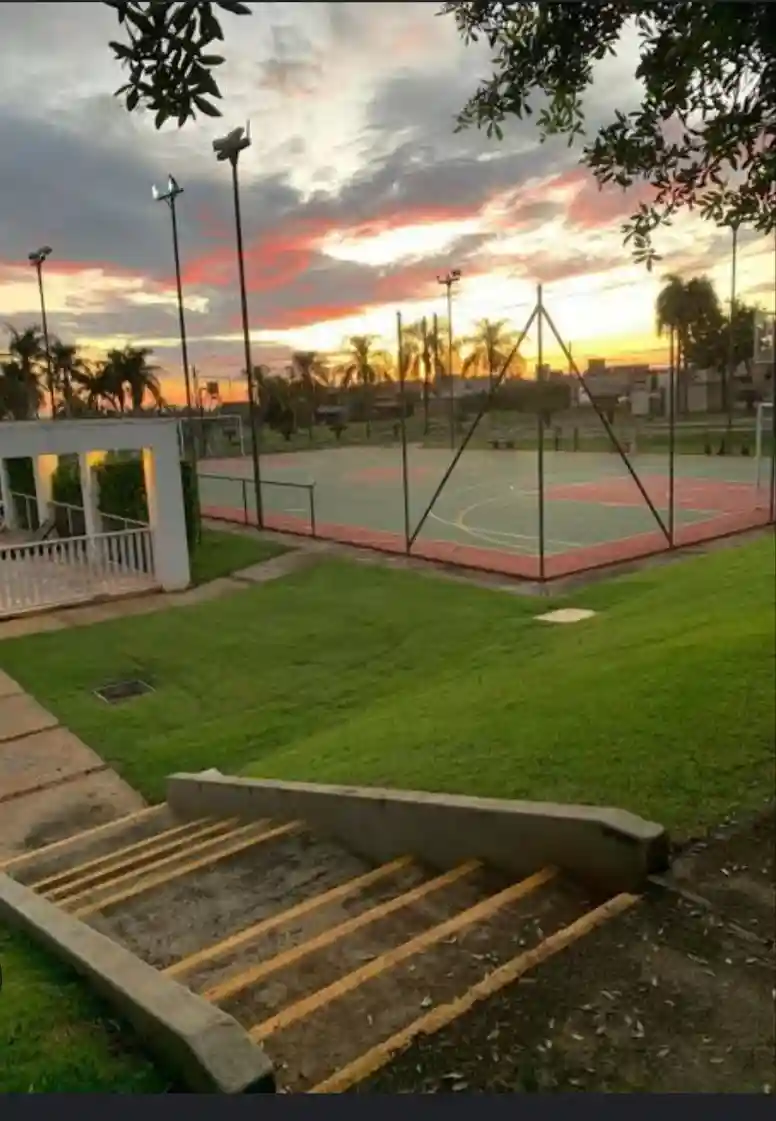 Terreno / Lote / Condomínio  à venda, 360m² — foto 3 de 9