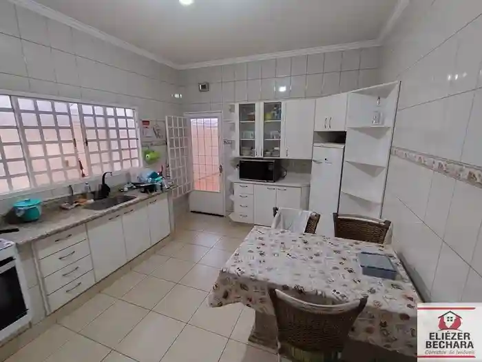 Casa com 3 quartos à venda, 212m² — foto 23 de 51