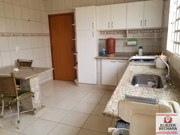 Casa com 3 quartos à venda, 212m² — foto 48 de 51