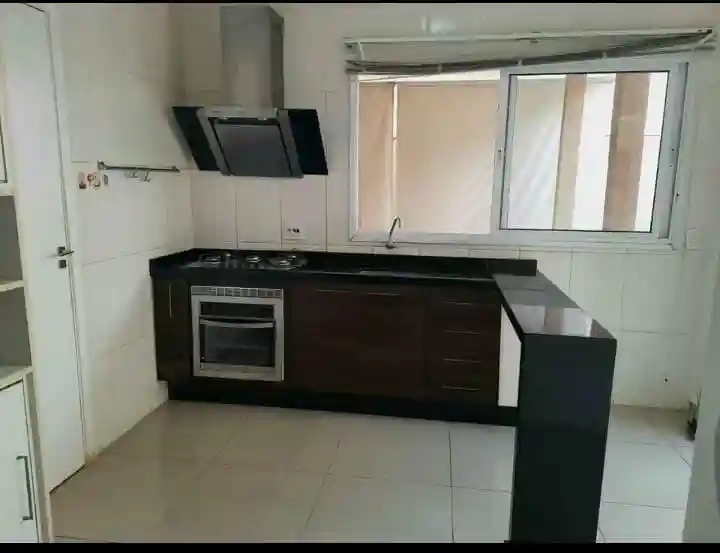 Casa de Condomínio com 3 quartos para aluguel, 180m² — foto 8 de 10