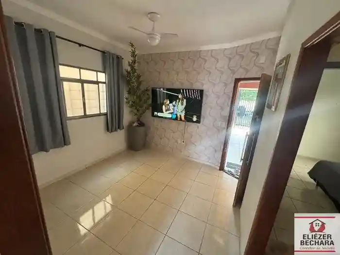 Casa com 3 quartos à venda, 130m² — foto 2 de 17