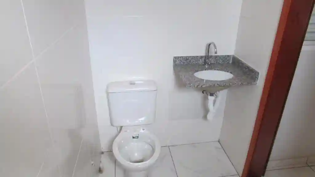 Casa com 3 quartos à venda, 67m² — foto 2 de 3