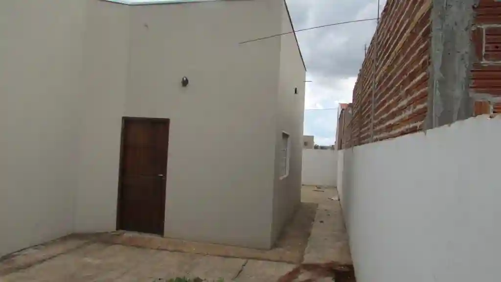 Casa com 3 quartos à venda, 67m² — foto 3 de 3