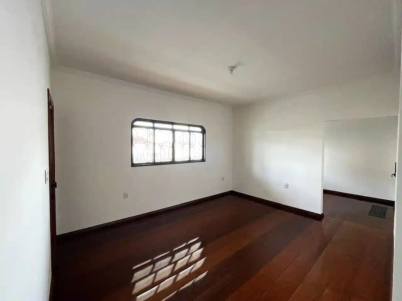 Casa Comercial  à venda, 280m² — foto 2 de 14