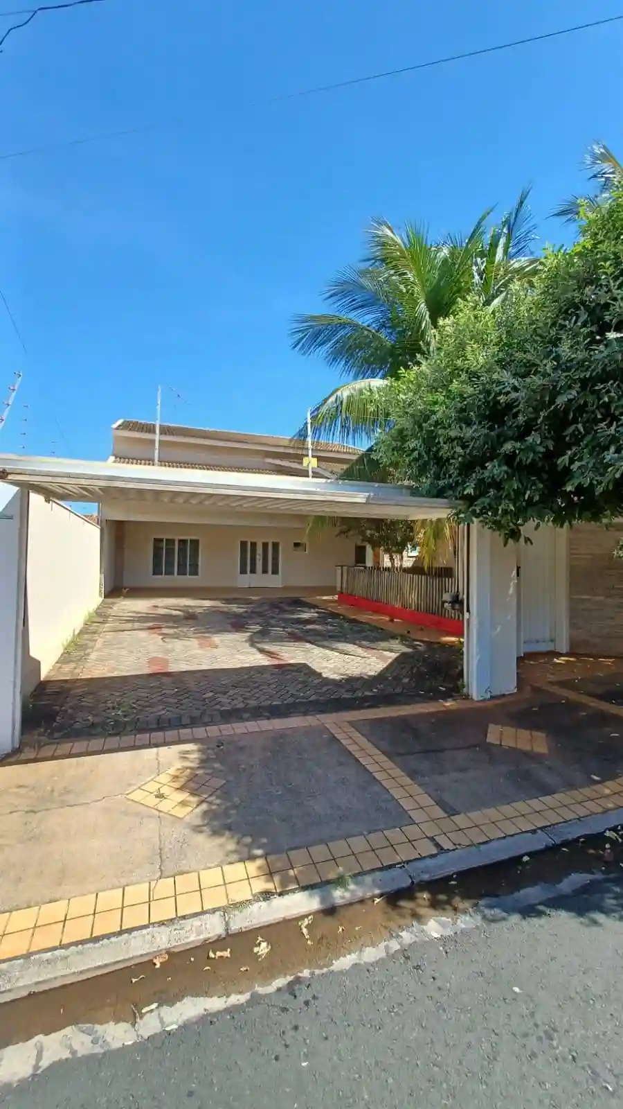 Casa com 3 quartos à venda, 180m² — foto 2 de 29
