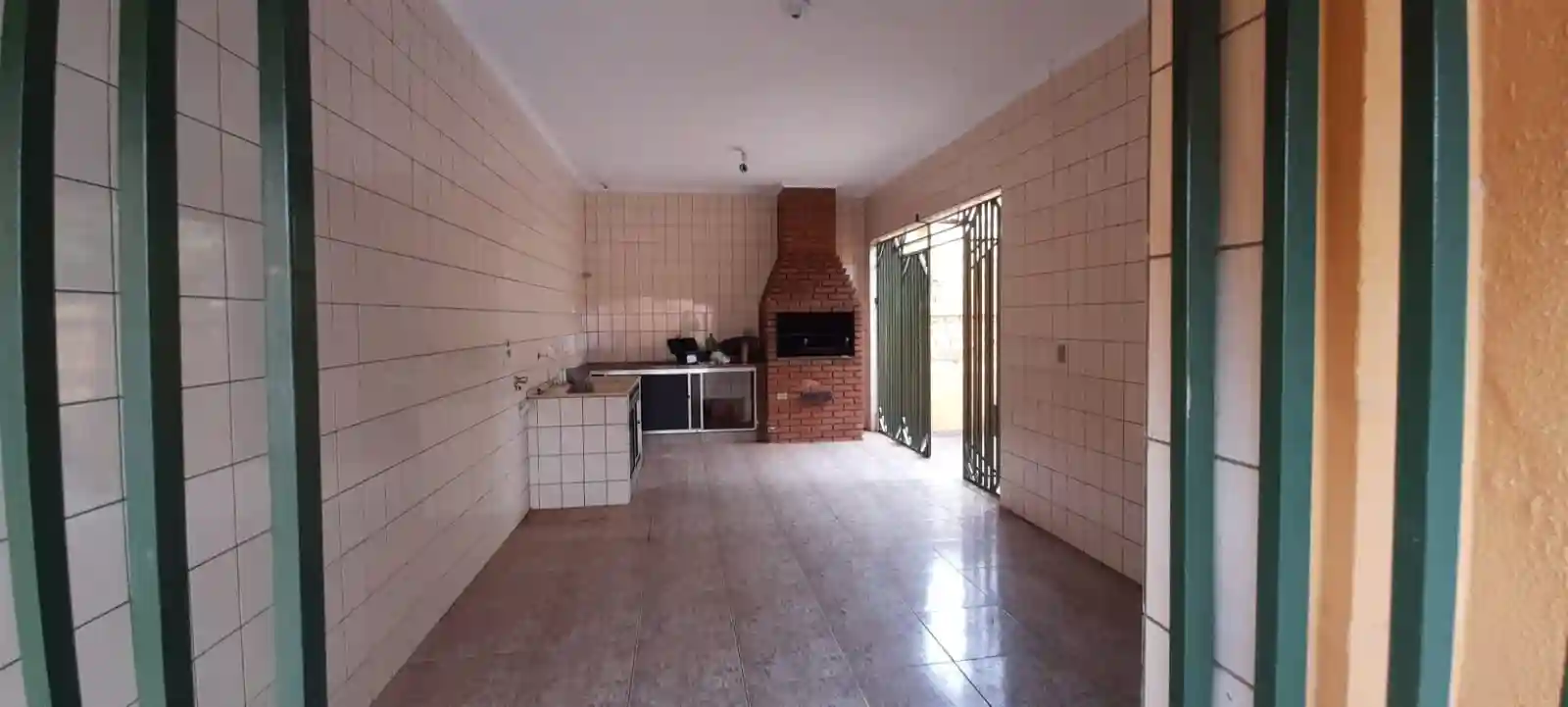 Casa com 3 quartos à venda, 180m² — foto 1 de 7