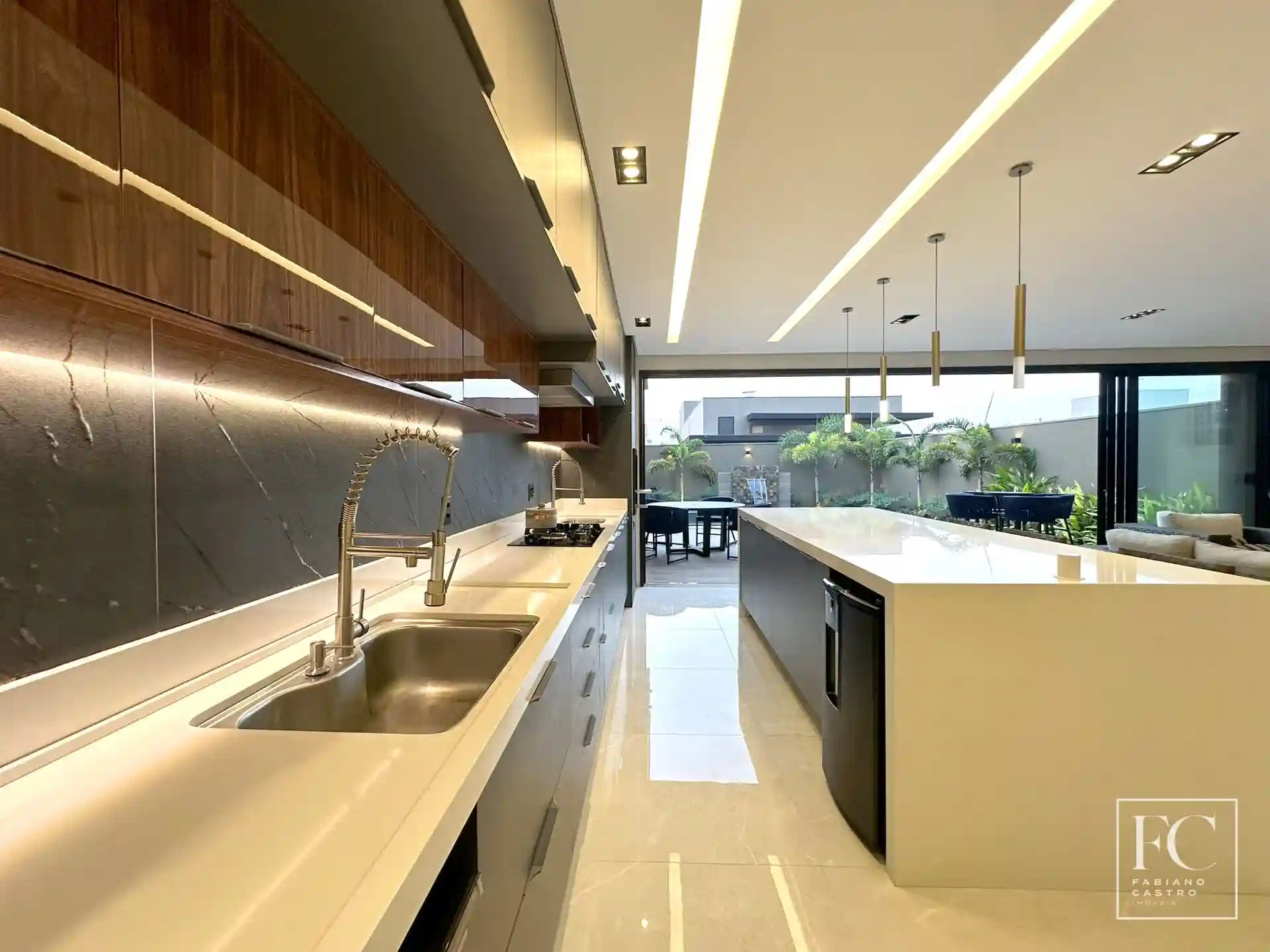 Casa de Condomínio com 3 quartos à venda, 304m² — foto 14 de 48