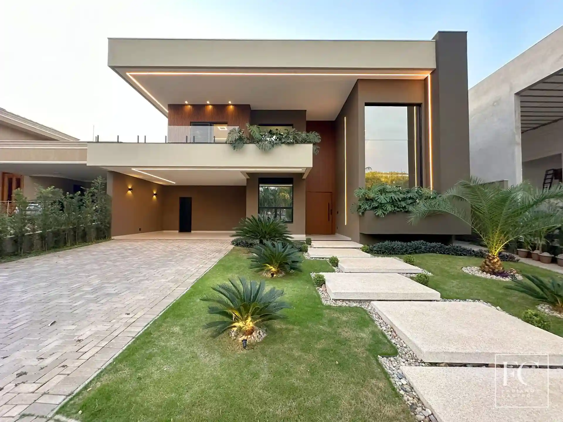 Casa de Condomínio com 3 quartos à venda, 304m² — foto 1 de 48