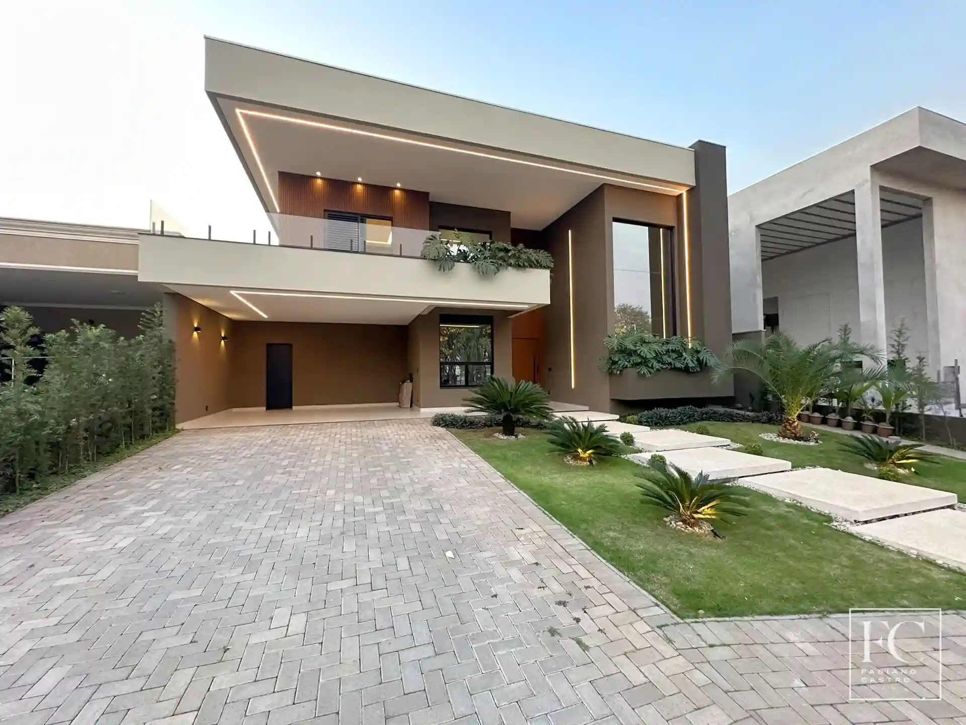 Casa de Condomínio com 3 quartos à venda, 304m² — foto 3 de 48
