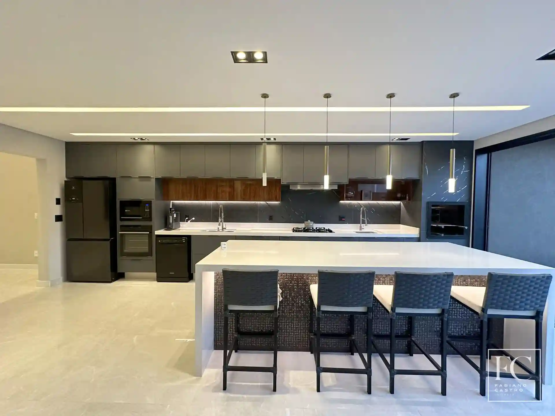 Casa de Condomínio com 3 quartos à venda, 304m² — foto 25 de 48