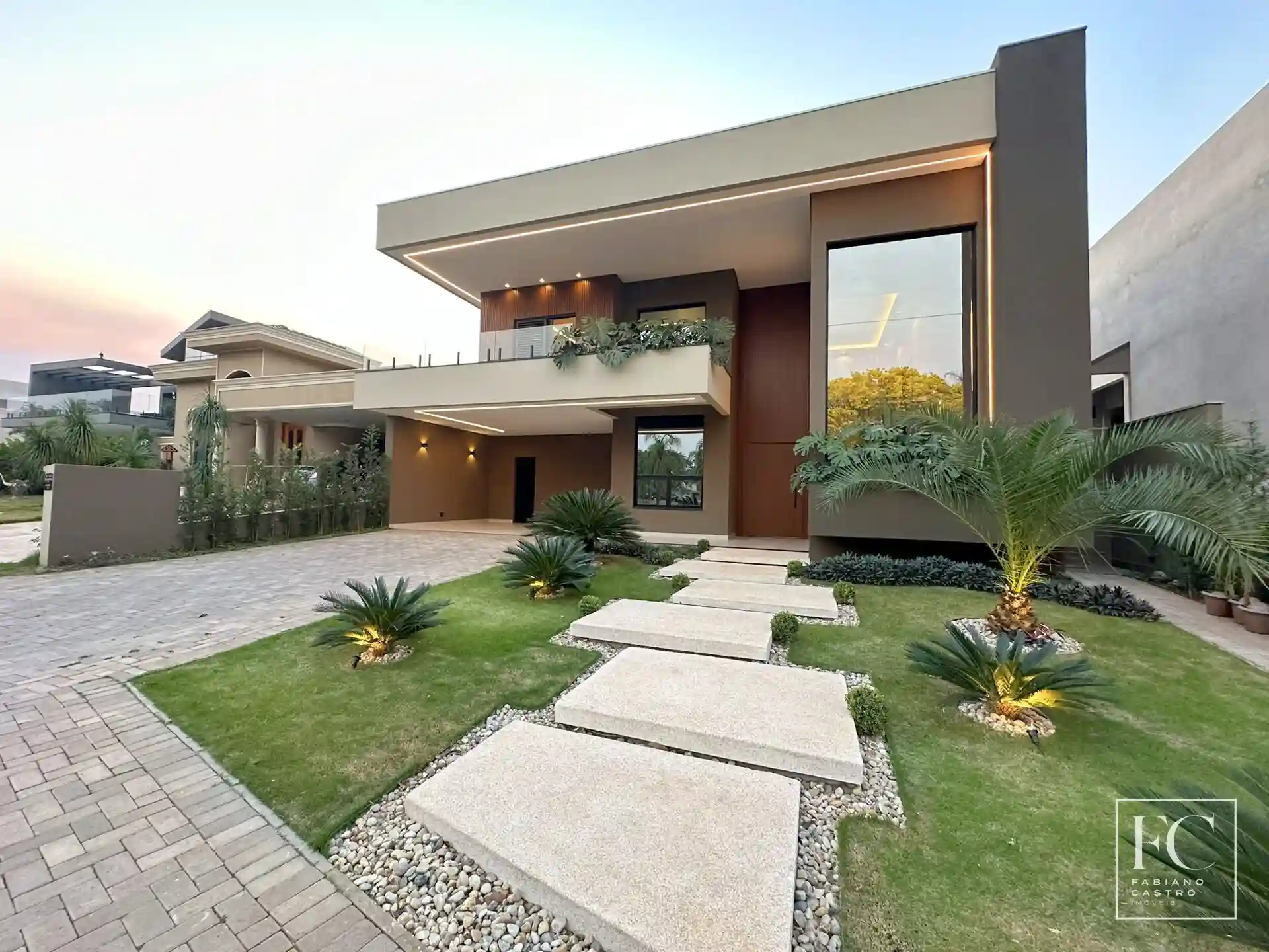 Casa de Condomínio com 3 quartos à venda, 304m² — foto 2 de 48