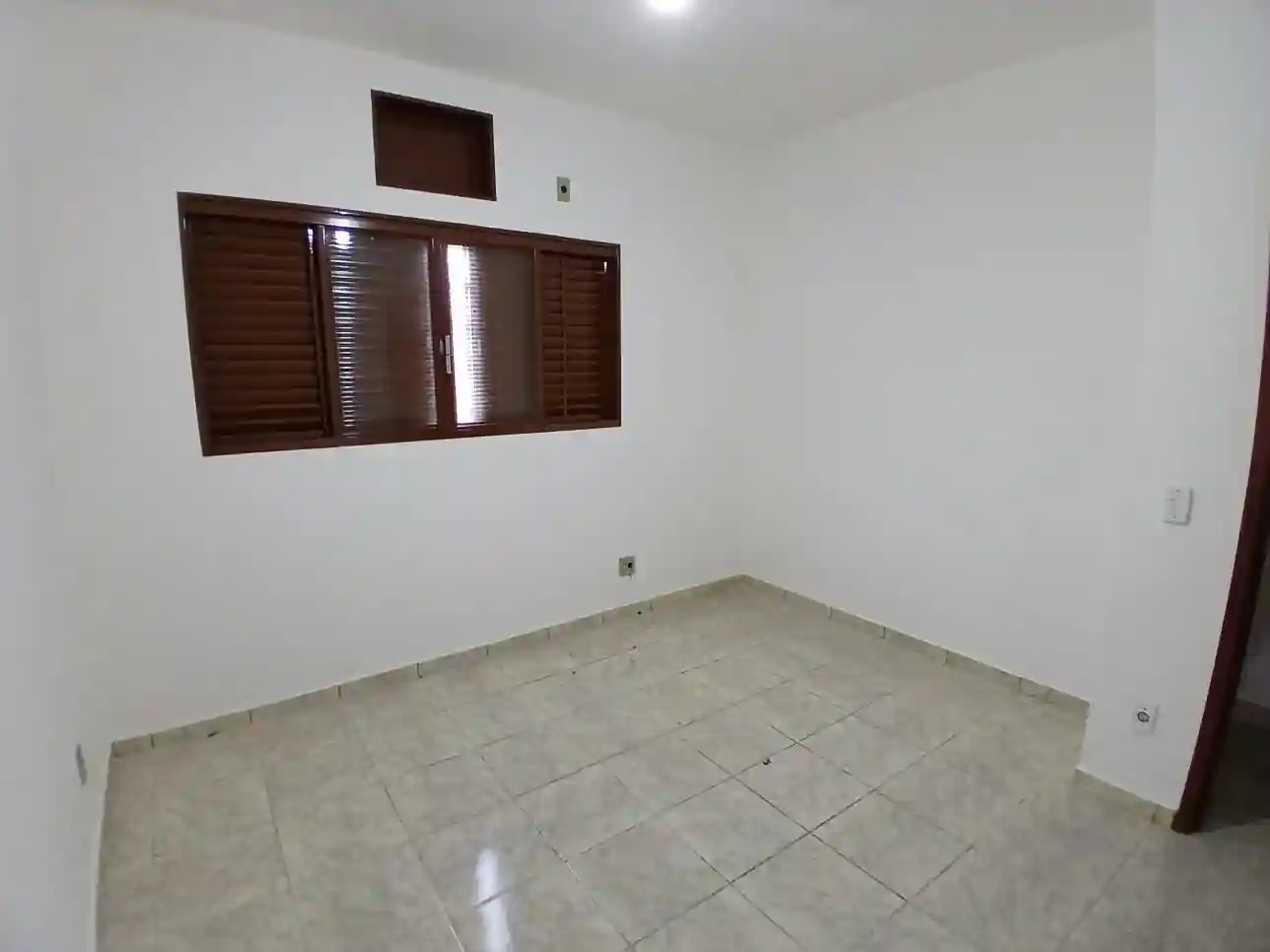 Casa com 4 quartos à venda, 10m² — foto 4 de 11