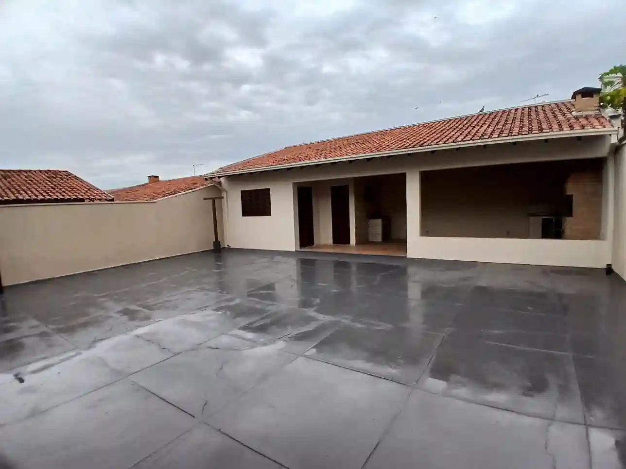 Casa com 4 quartos à venda, 10m² — foto 1 de 11