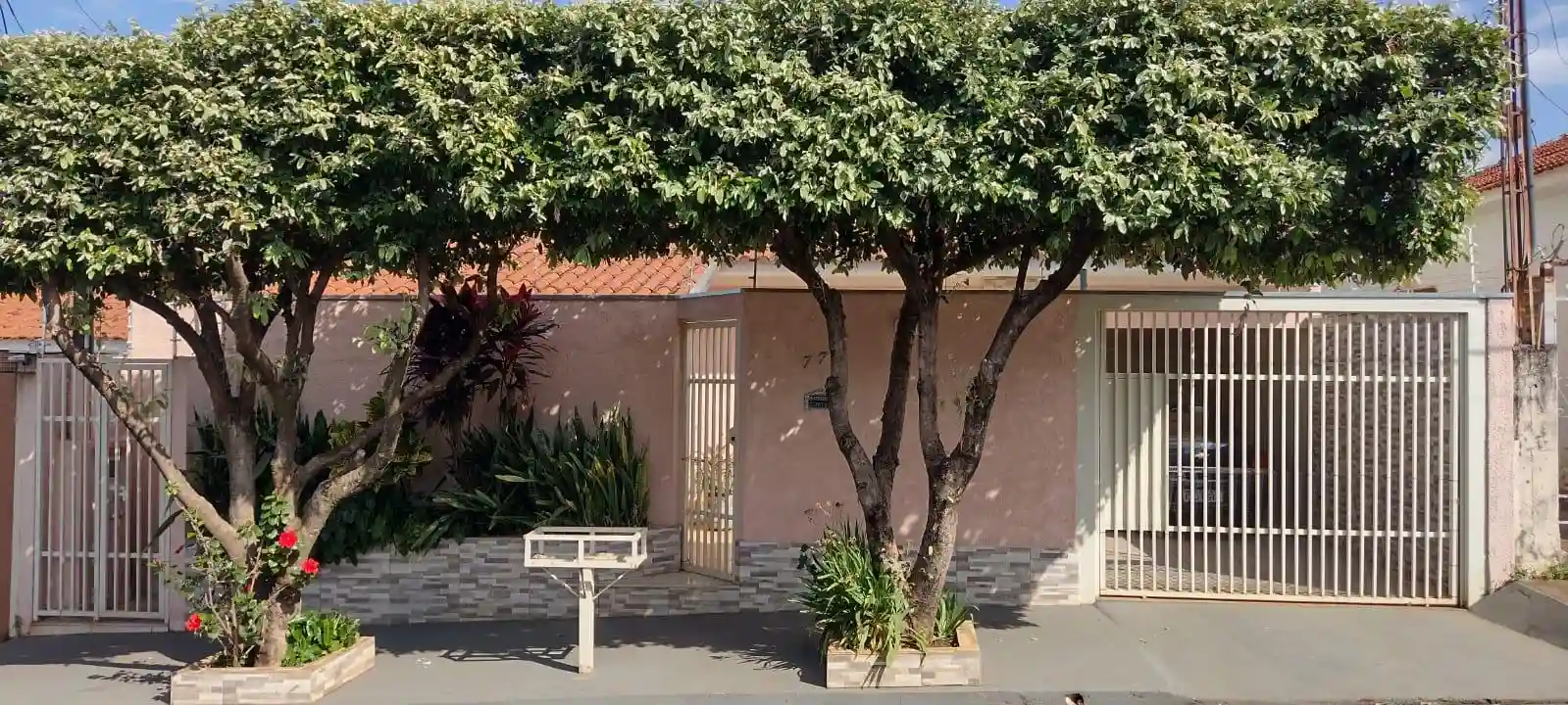 Casa com 4 quartos à venda, 244m² — foto 1 de 4