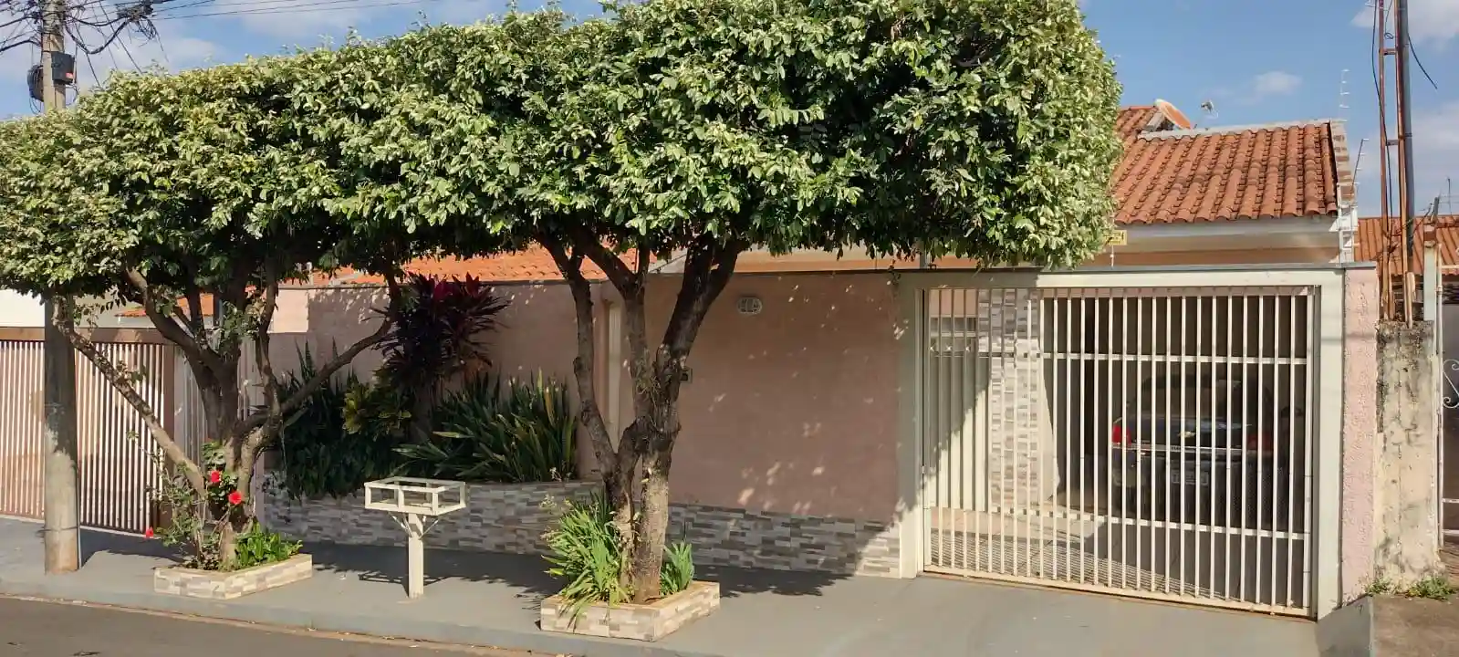Casa com 4 quartos à venda, 244m² — foto 2 de 4
