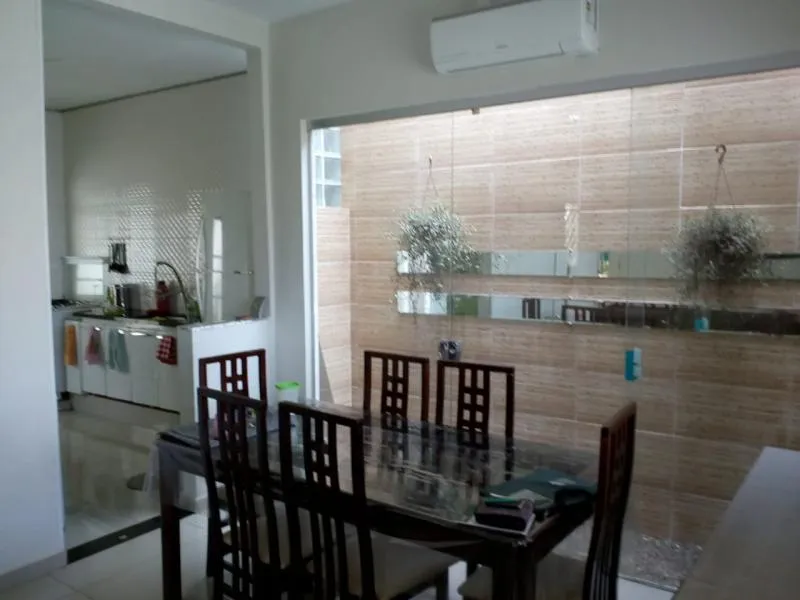 Casa à venda — foto 1 de 3