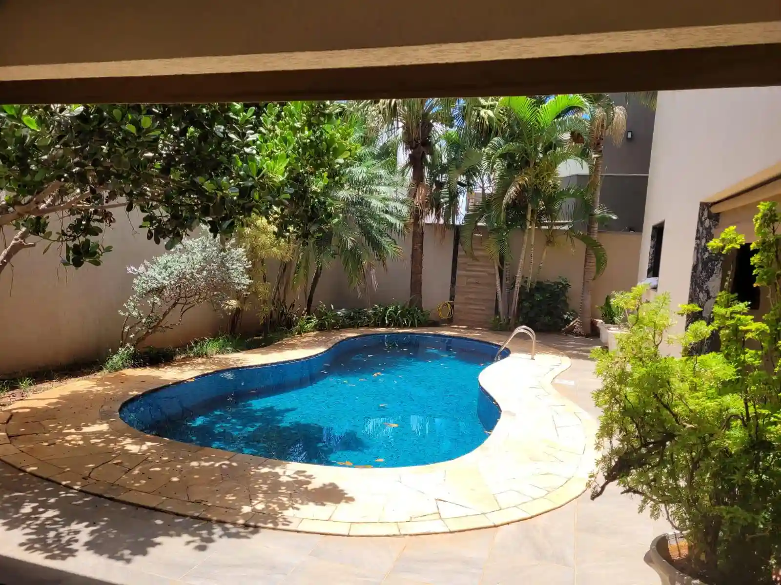 Casa de Condomínio com 5 quartos à venda, 574m² — foto 3 de 32
