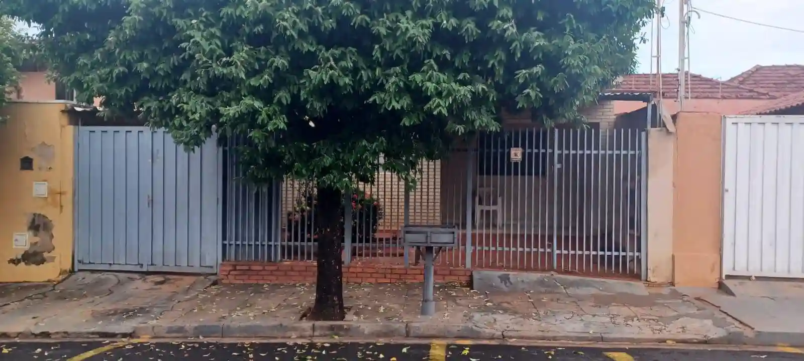 Casa com 3 quartos à venda, 98m² — foto 1 de 14