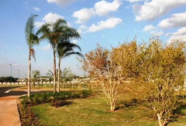 Terreno / Lote / Condomínio à venda — foto 1 de 12